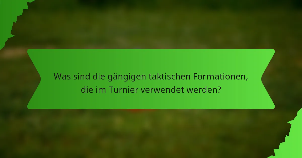 Was sind die gängigen taktischen Formationen, die im Turnier verwendet werden?